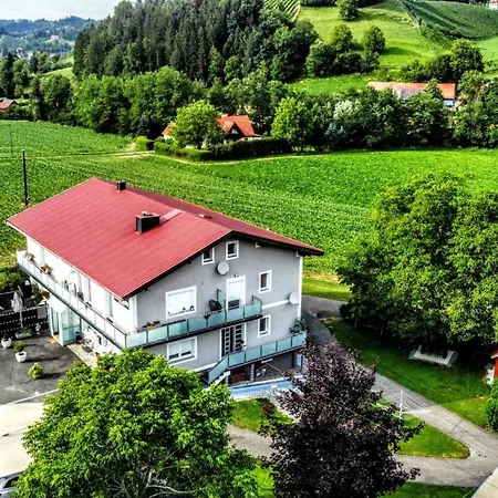Claus Resch - E-bike, Wandern, Minigolf, Familie, Urlaub An Der Weinstrasse * Leutschach
