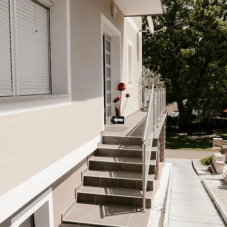 Claus Resch - E-bike, Wandern, Minigolf, Familie, Urlaub An Der Weinstraße Apartment *